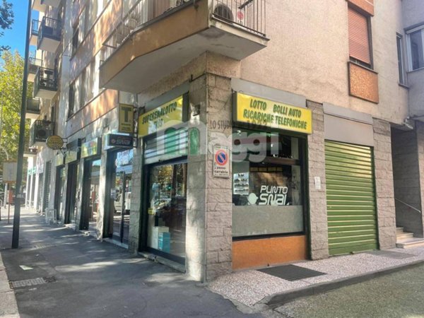 negozio in vendita a Milano in zona Forze Armate
