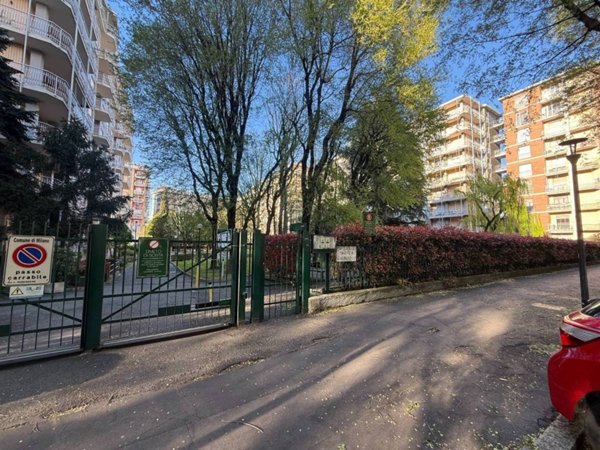 appartamento in vendita a Milano in zona Barona