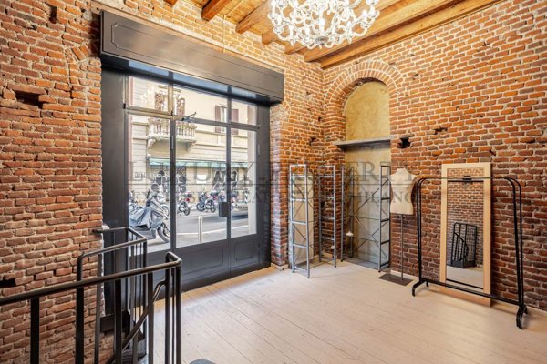 negozio in vendita a Milano in zona Isola