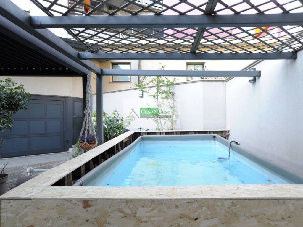casa indipendente in vendita a Milano in zona Lambrate