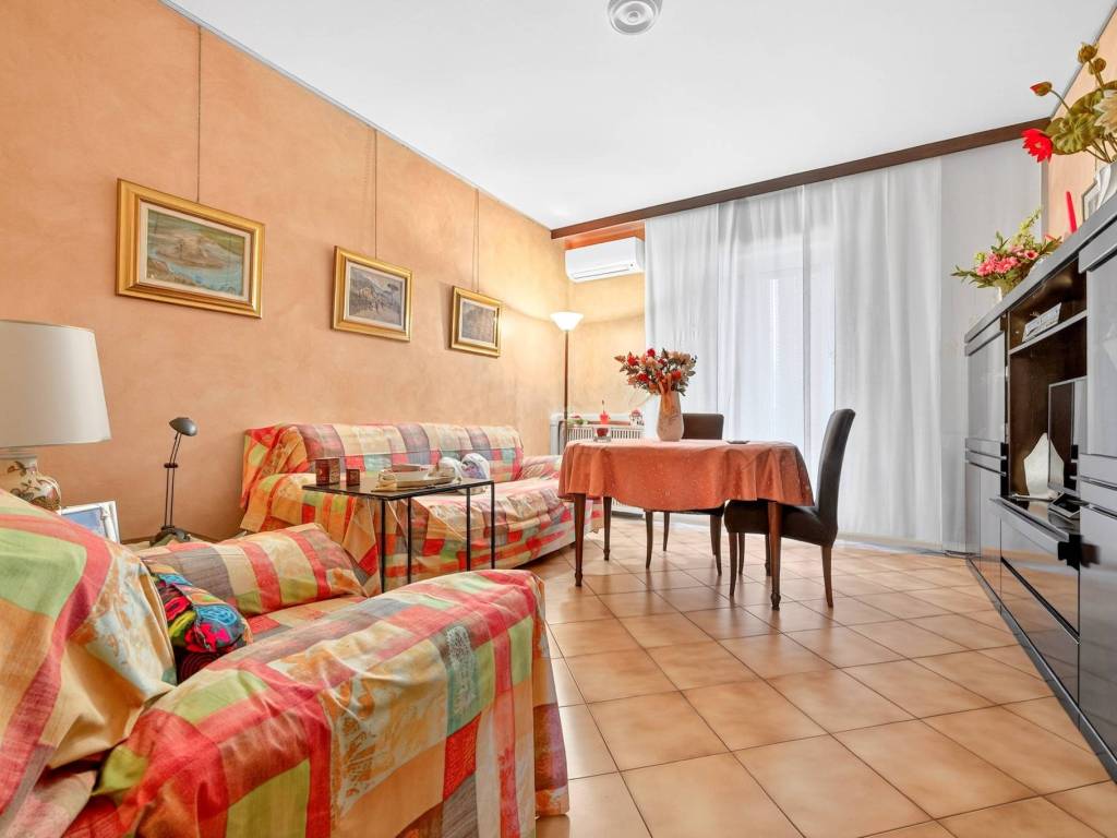 appartamento in vendita a Milano in zona Trenno