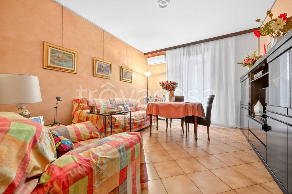 appartamento in vendita a Milano in zona Gallaratese