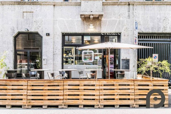 negozio in vendita a Milano in zona Guastalla