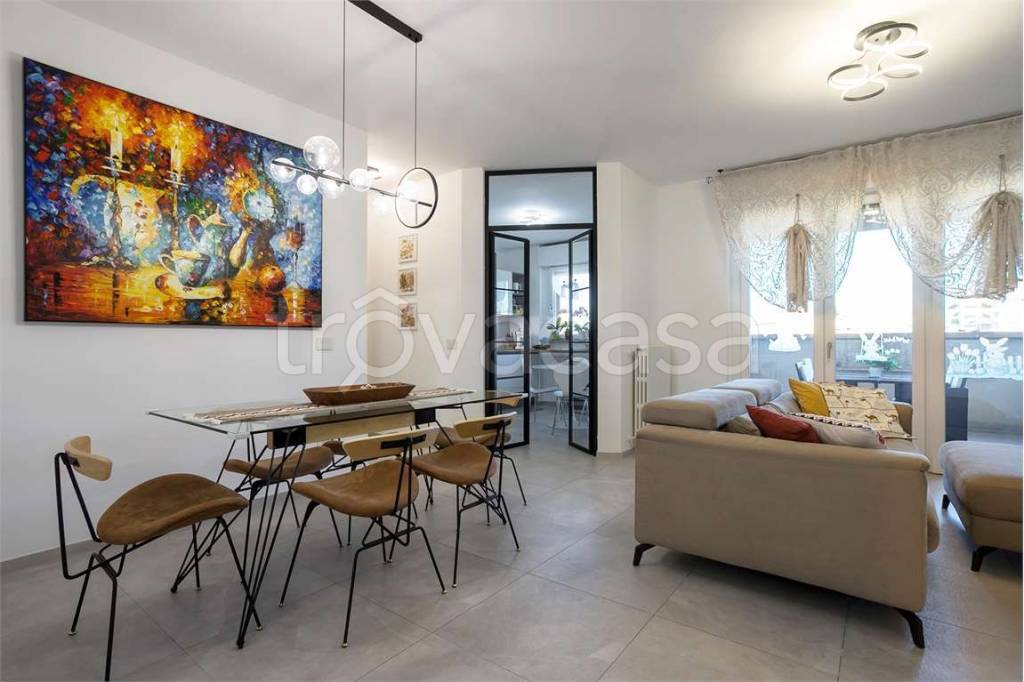 appartamento in vendita a Milano in zona Famagosta