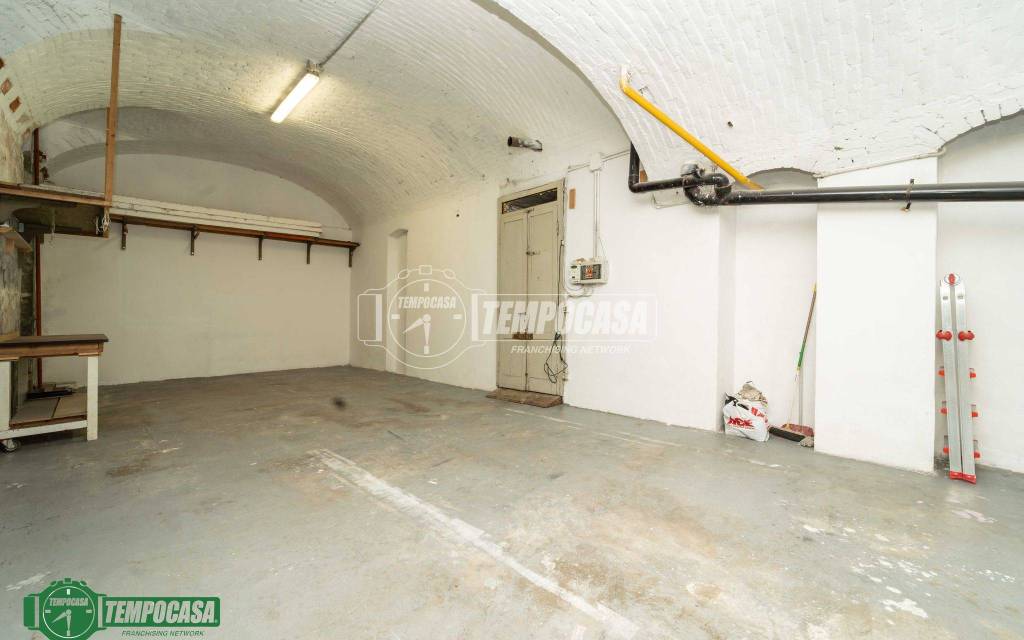 locale commerciale in vendita a Milano in zona Porta Venezia