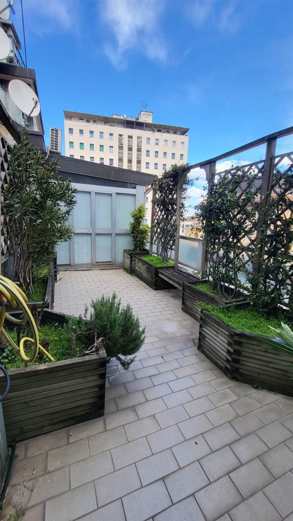 appartamento in vendita a Milano in zona Porta Nuova