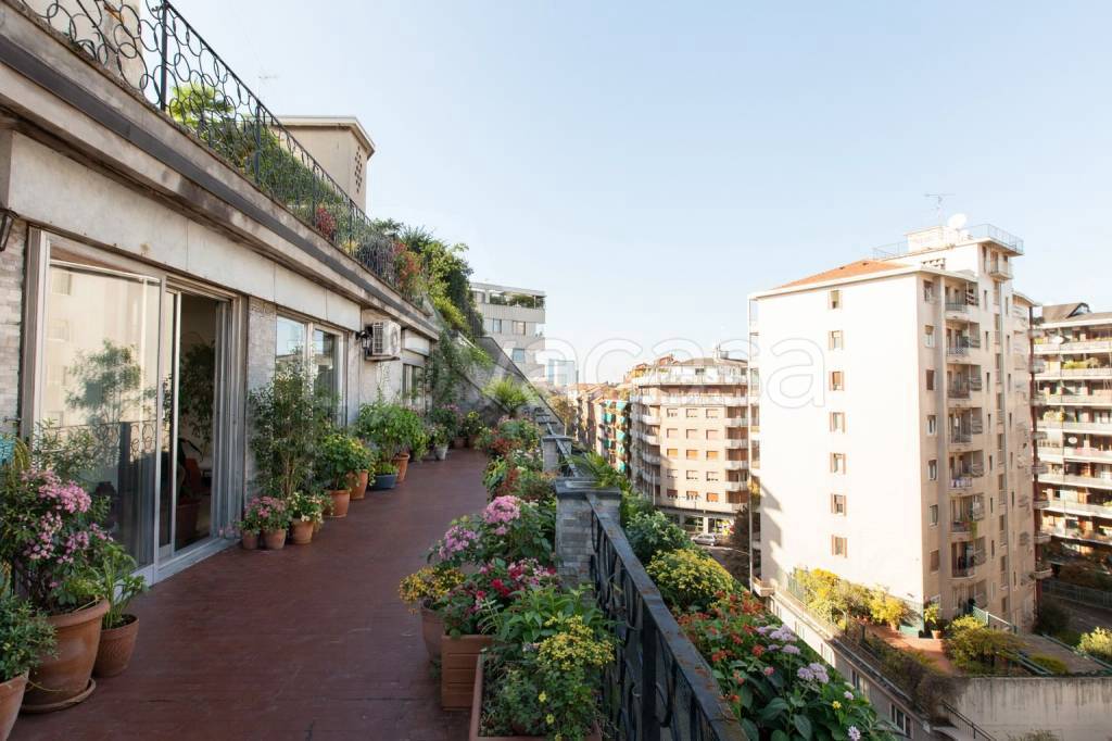 appartamento in vendita a Milano in zona Città Studi