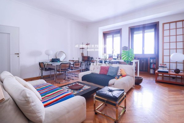 appartamento in vendita a Milano in zona Guastalla