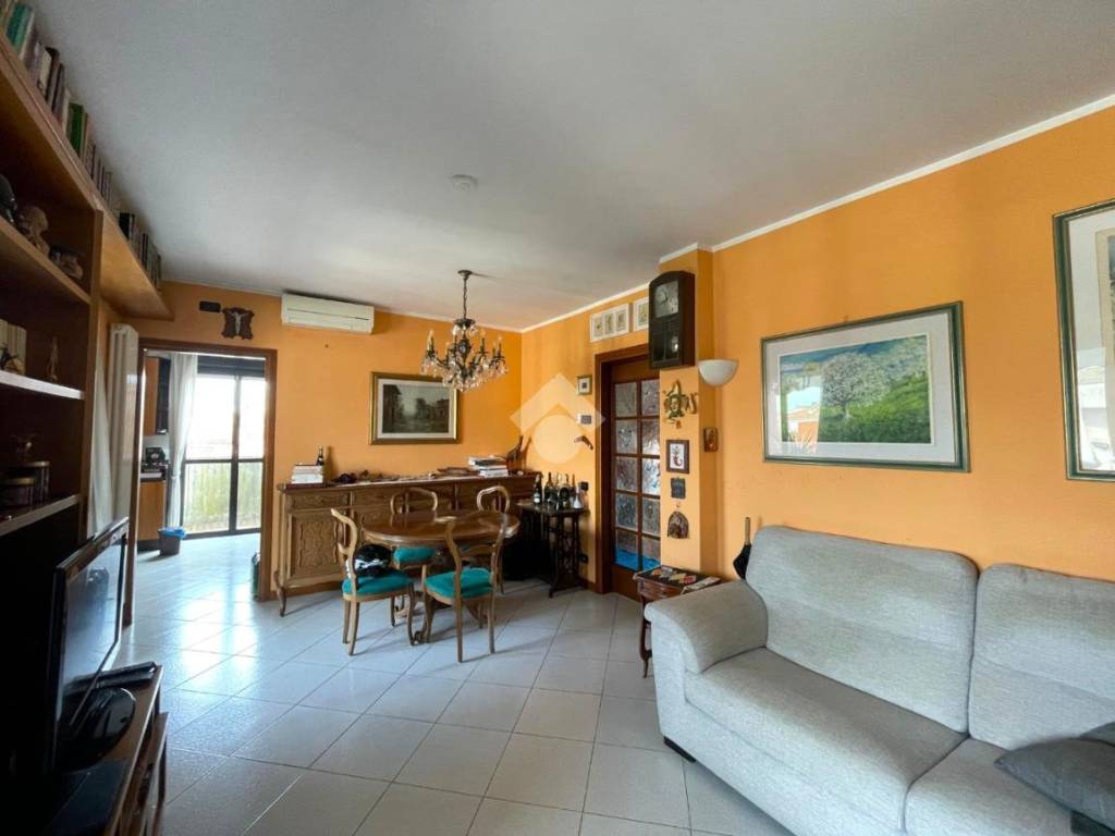 appartamento in vendita a Milano in zona Famagosta