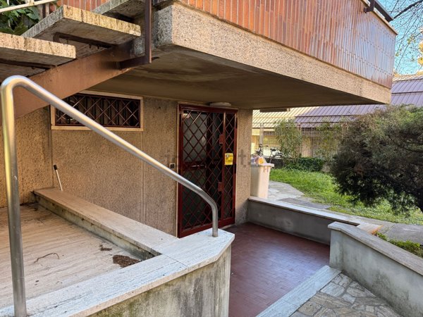 ufficio in vendita a Milano in zona Famagosta