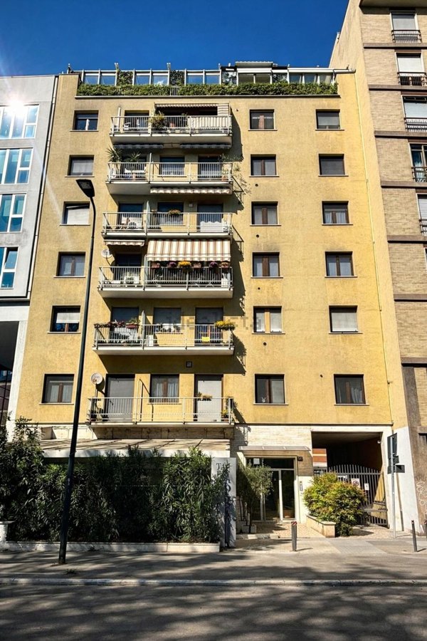 appartamento in vendita a Milano in zona Porta Genova