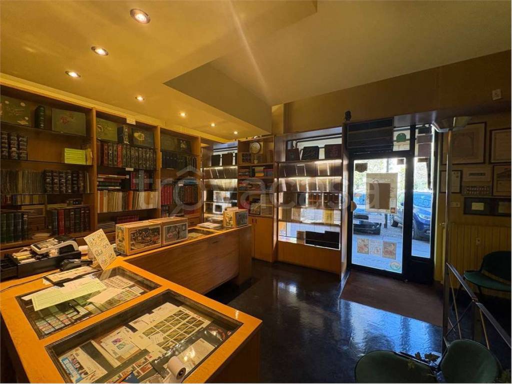 negozio in vendita a Milano in zona Solari