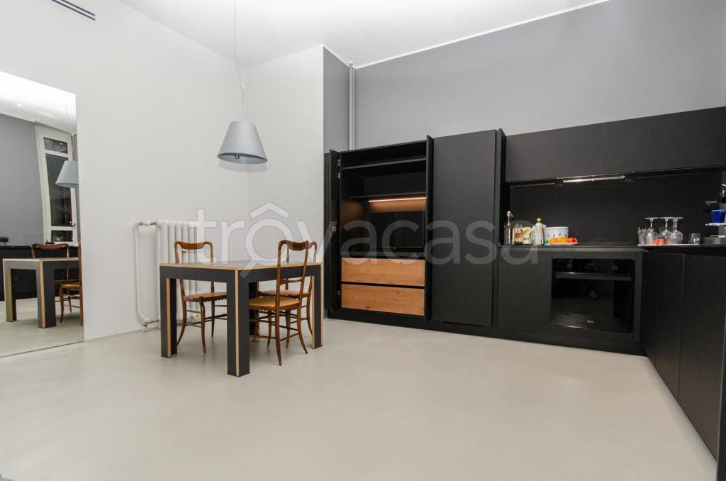 appartamento in vendita a Milano in zona Sempione