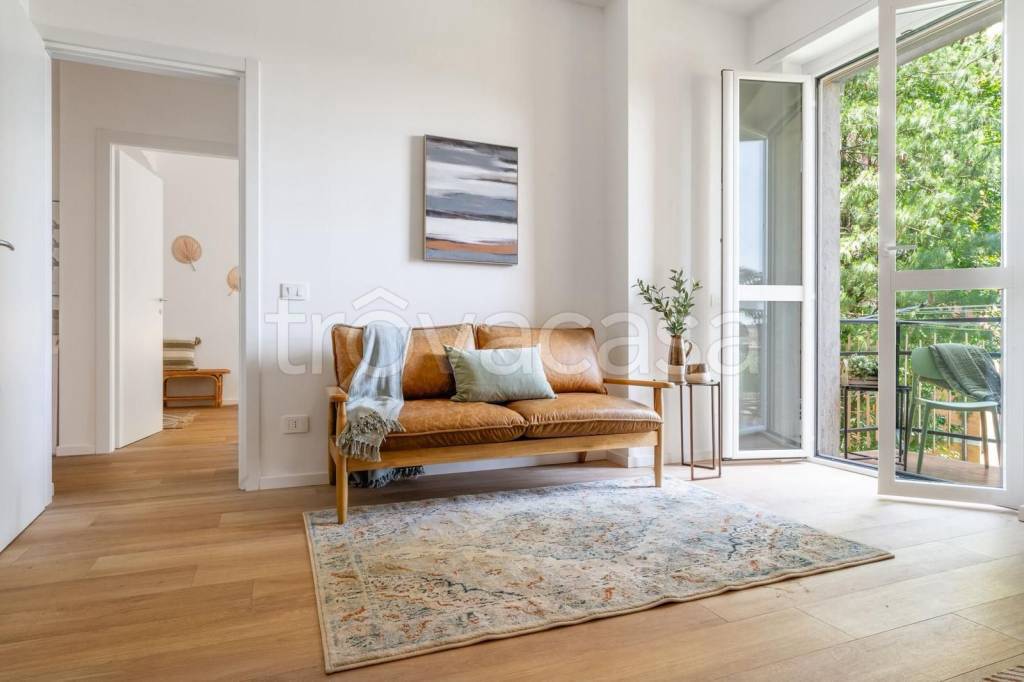 appartamento in vendita a Milano in zona Cascina dei Pomi