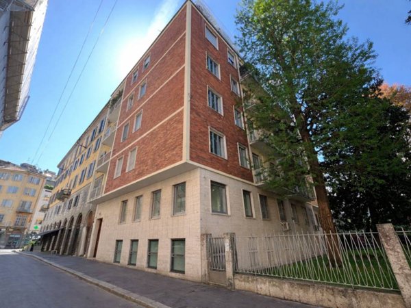 ufficio in vendita a Milano in zona Porta Nuova