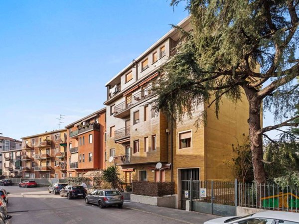 appartamento in vendita a Milano in zona Baggio