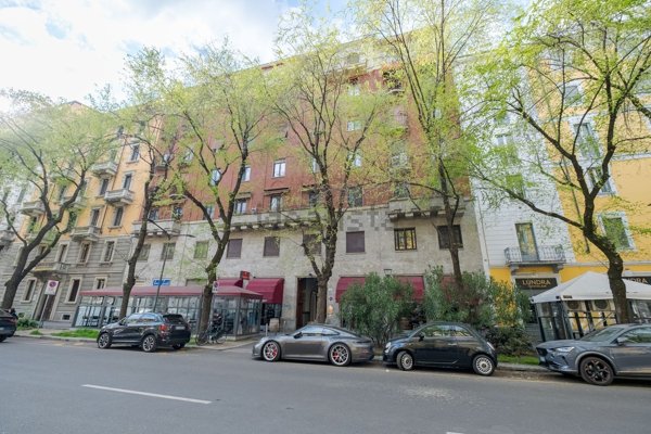 appartamento in vendita a Milano in zona Sempione