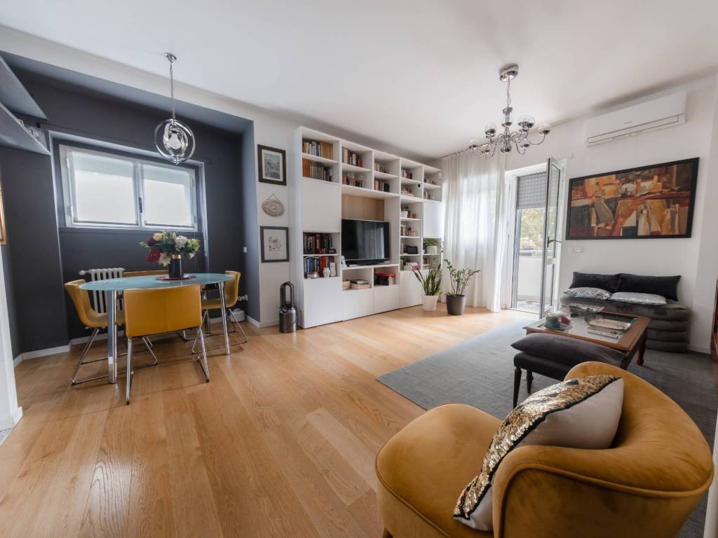 appartamento in vendita a Milano in zona Lorenteggio