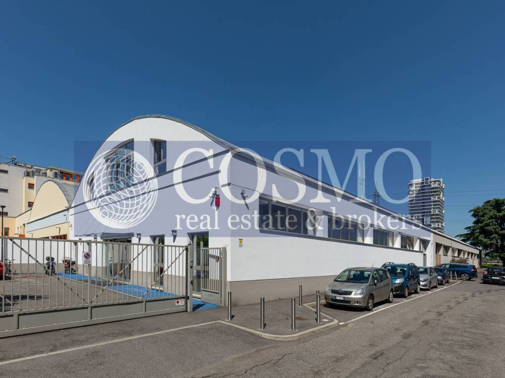 ufficio in vendita a Milano in zona Adriano