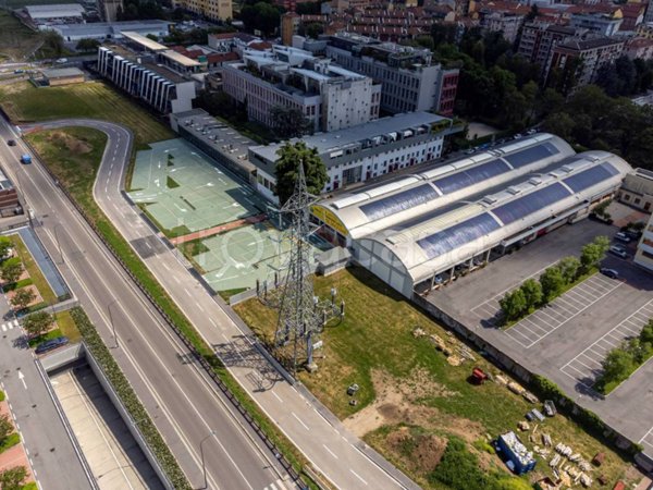 ufficio in vendita a Milano in zona Adriano