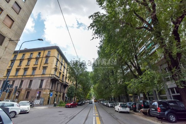 negozio in vendita a Milano in zona Porta Nuova