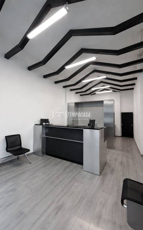 negozio in vendita a Milano in zona Porta Nuova