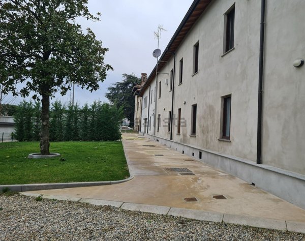 casa indipendente in vendita a Milano in zona Gratosoglio