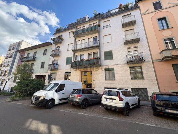 ufficio in vendita a Milano in zona Stadera