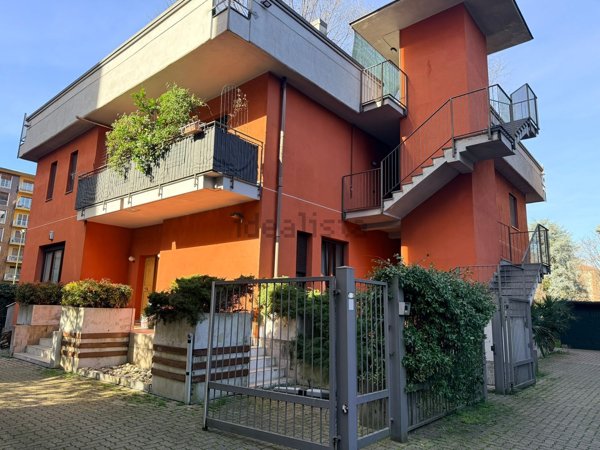 casa indipendente in vendita a Milano