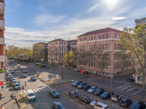 appartamento in vendita a Milano in zona Porta Nuova