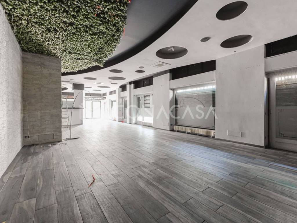 negozio in vendita a Milano in zona Città Studi