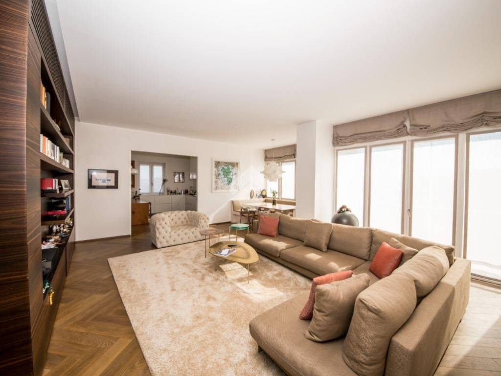 appartamento in vendita a Milano in zona Porta Monforte