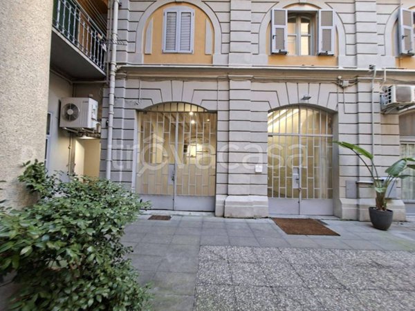 ufficio in vendita a Milano in zona Porta Genova