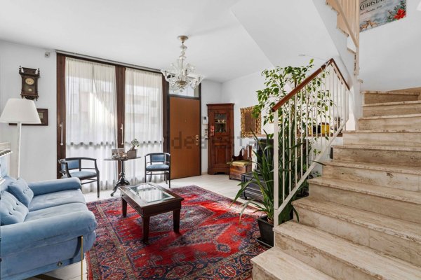 casa indipendente in vendita a Milano in zona Vigentino