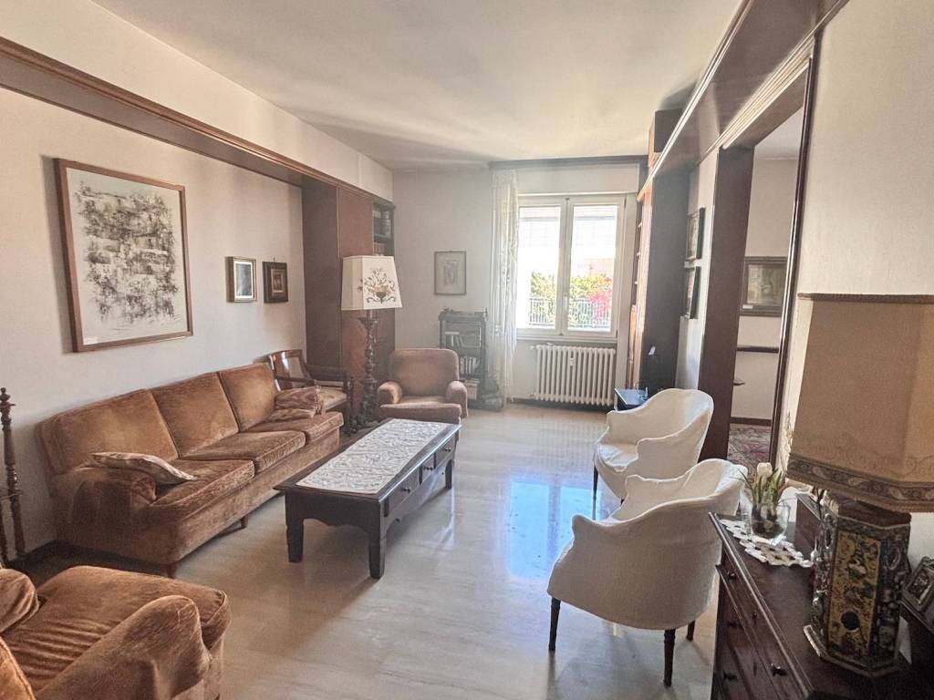 appartamento in vendita a Milano in zona Cagnola