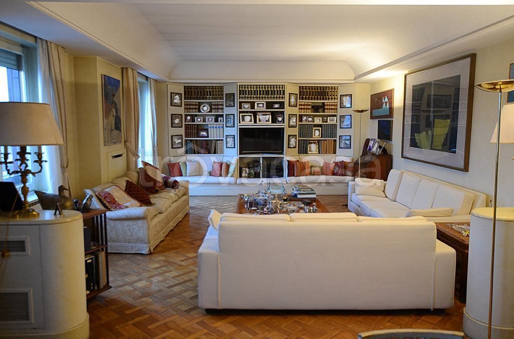 appartamento in vendita a Milano in zona Piazzale Lodi