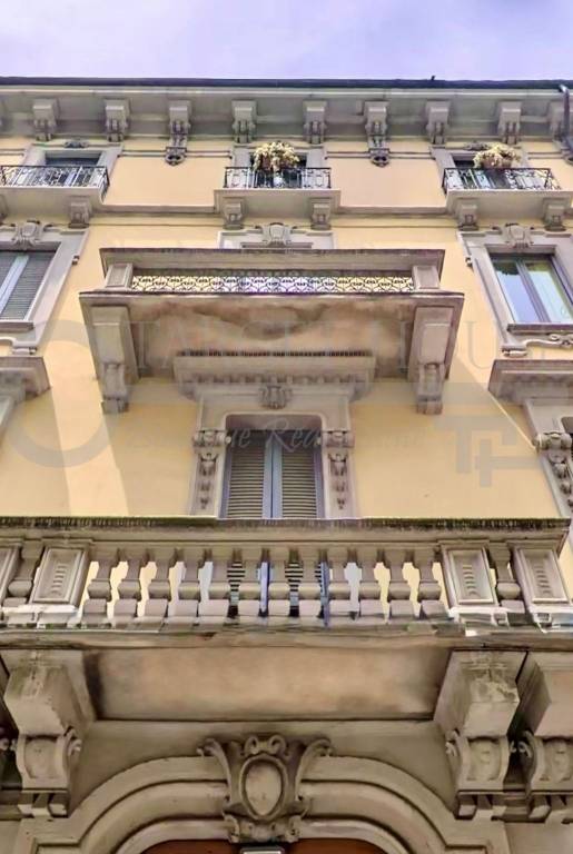 appartamento in vendita a Milano in zona Sant'Ambrogio
