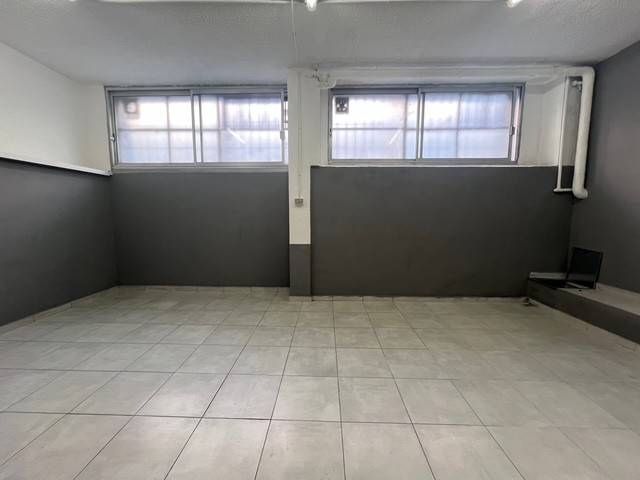 locale commerciale in vendita a Milano in zona Loreto