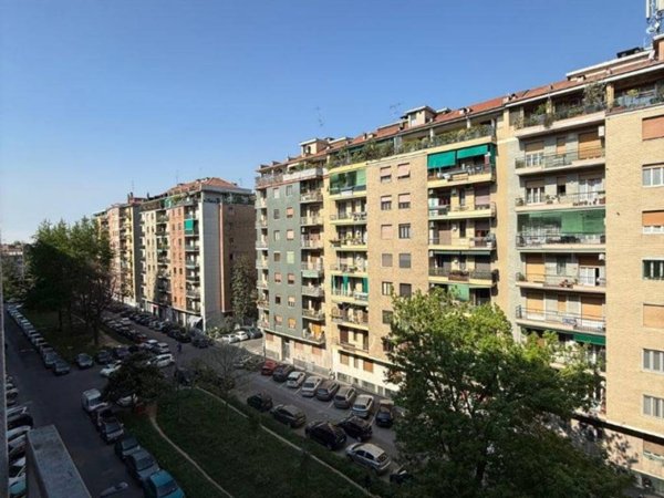 appartamento in vendita a Milano in zona Lorenteggio