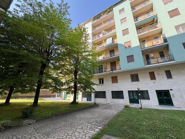 appartamento in vendita a Milano in zona Vigentino