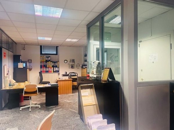 ufficio in vendita a Milano in zona Guastalla
