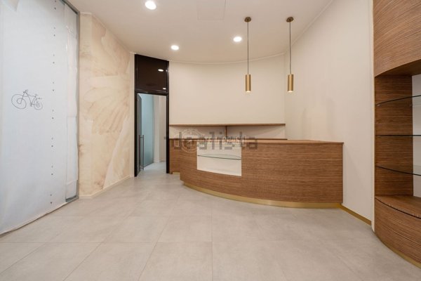 negozio in vendita a Milano in zona Porta Nuova