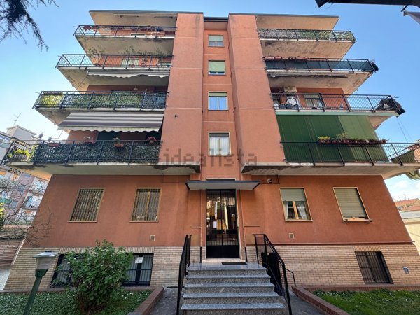 appartamento in vendita a Milano in zona Baggio