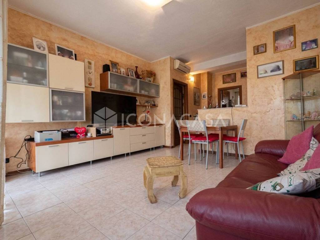 appartamento in vendita a Milano in zona Quarto Oggiaro