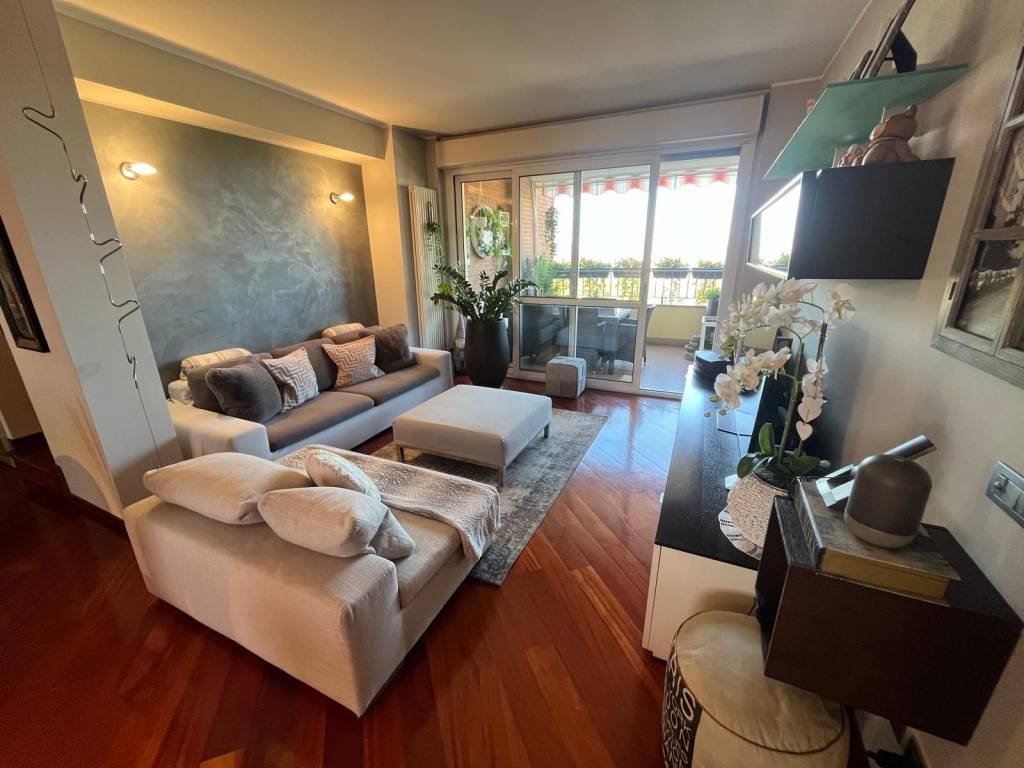 appartamento in vendita a Milano in zona Trenno