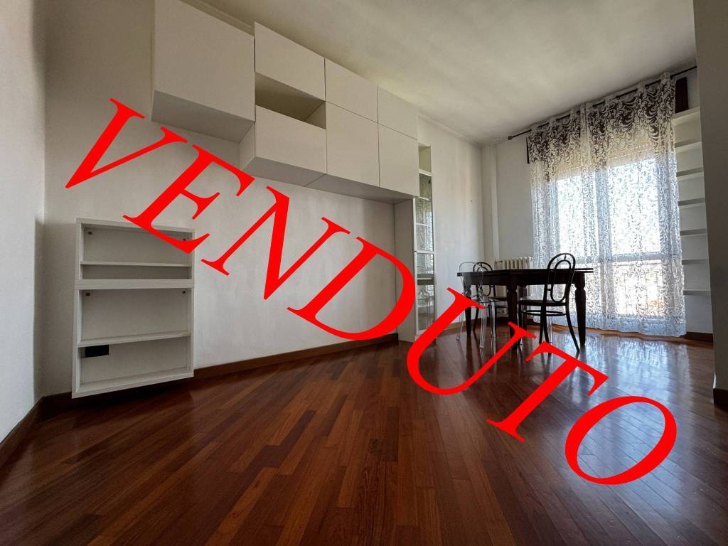 appartamento in vendita a Milano in zona Famagosta