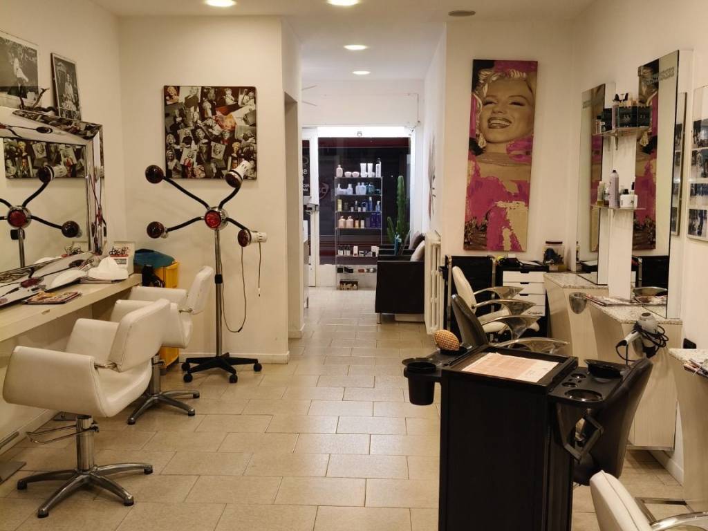 negozio in vendita a Milano in zona Centro Direzionale