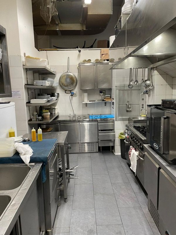 negozio in vendita a Milano in zona Porta Romana