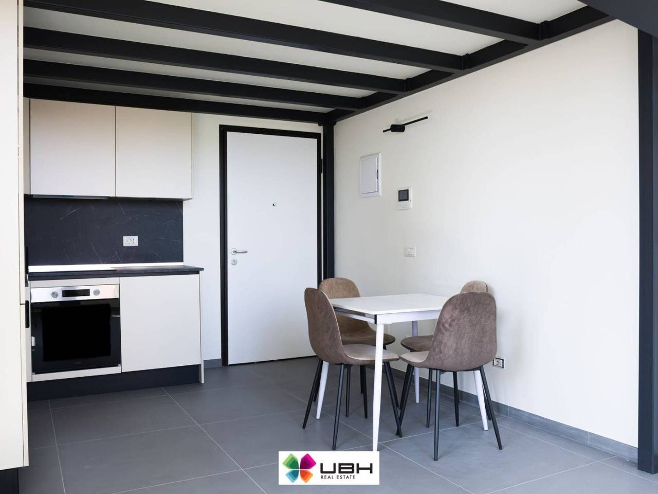 appartamento in vendita a Milano in zona Famagosta