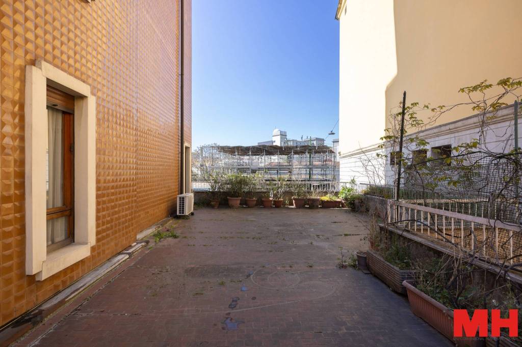 appartamento in vendita a Milano in zona Porta Genova